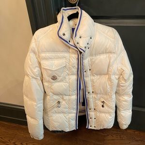 White moncler coat size 2/4